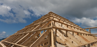 Acoperișuri din lemn stratificat – cu lemnul la vedere