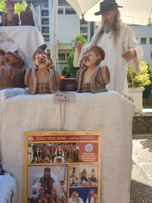 Mester oler cu statuete Tandala si Pacala