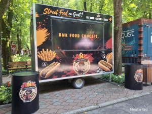 Skills & Expo Iași – food truck-ul ANK Food Concept cu hot dog gourmet