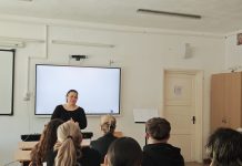 atelier despre cum aleg facultatea, cu absolvenți de liceu și un consilier în carieră